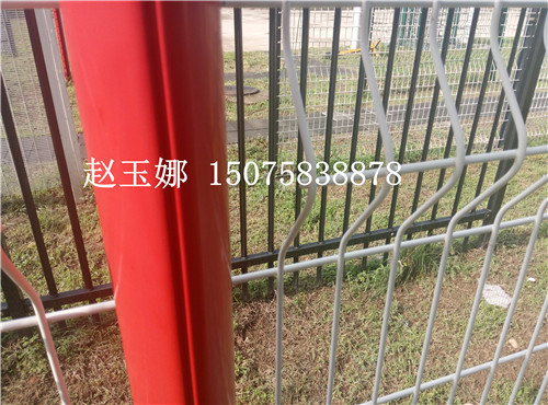 桃型柱護(hù)欄網(wǎng)，熔堅(jiān)固美觀于一身的護(hù)欄網(wǎng)產(chǎn)品