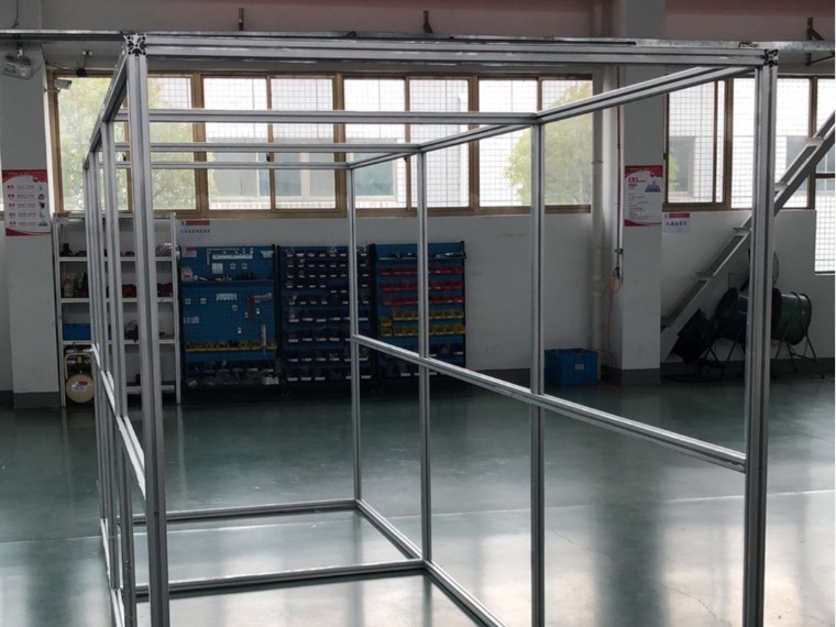 澳宏為您解答：用工業(yè)鋁型材搭建無塵室潔凈棚隔斷需要用到哪些配件？